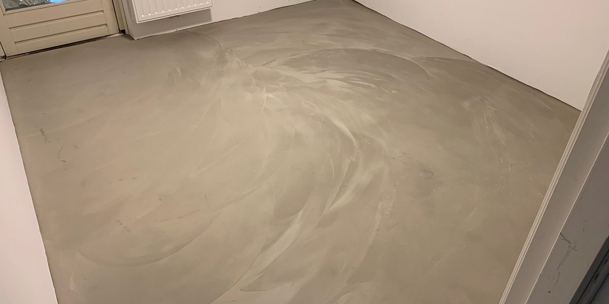 gietvloer-kleine-ruimte-slaapkamer